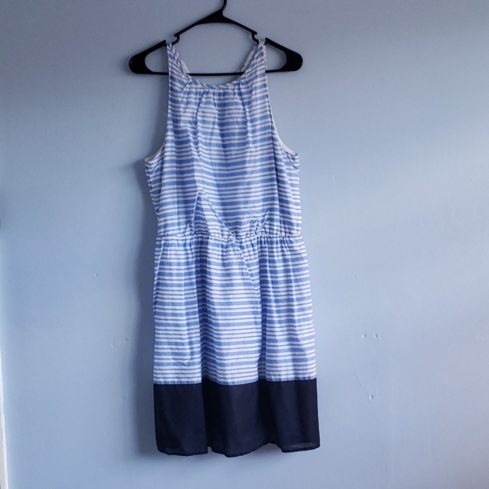 sleeveless dress